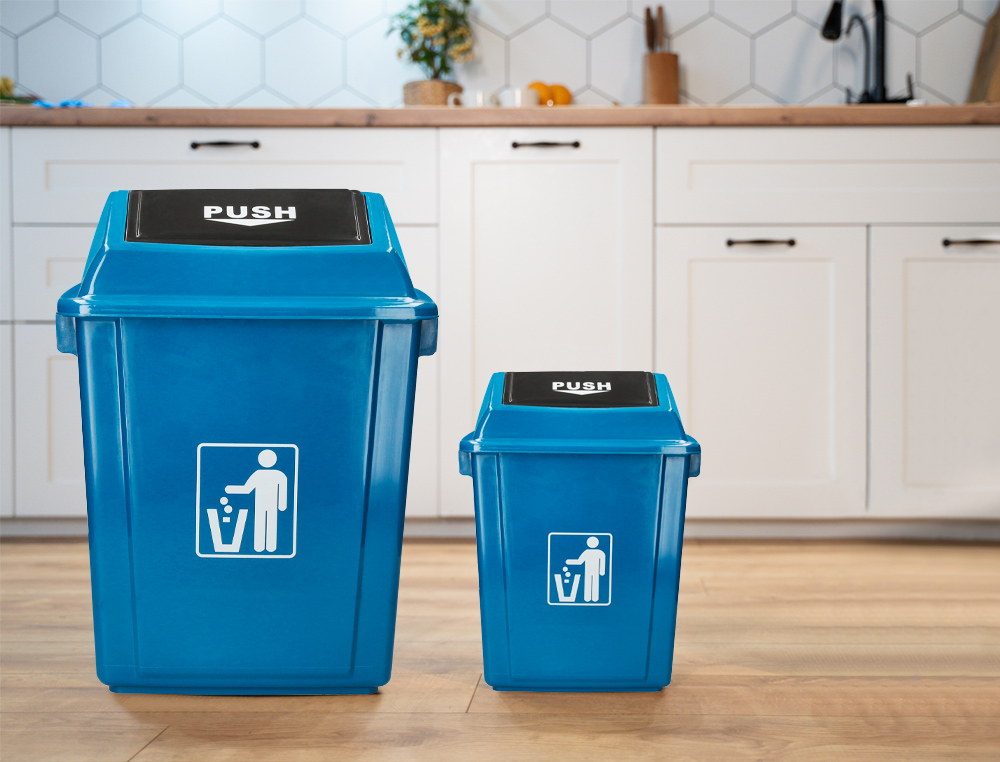CONTENTOR DE LIXO Q-CONNECT PLASTICO COM TAMPA DE EMPURRAR 58 LITROS 470X330X760 MM AZUL