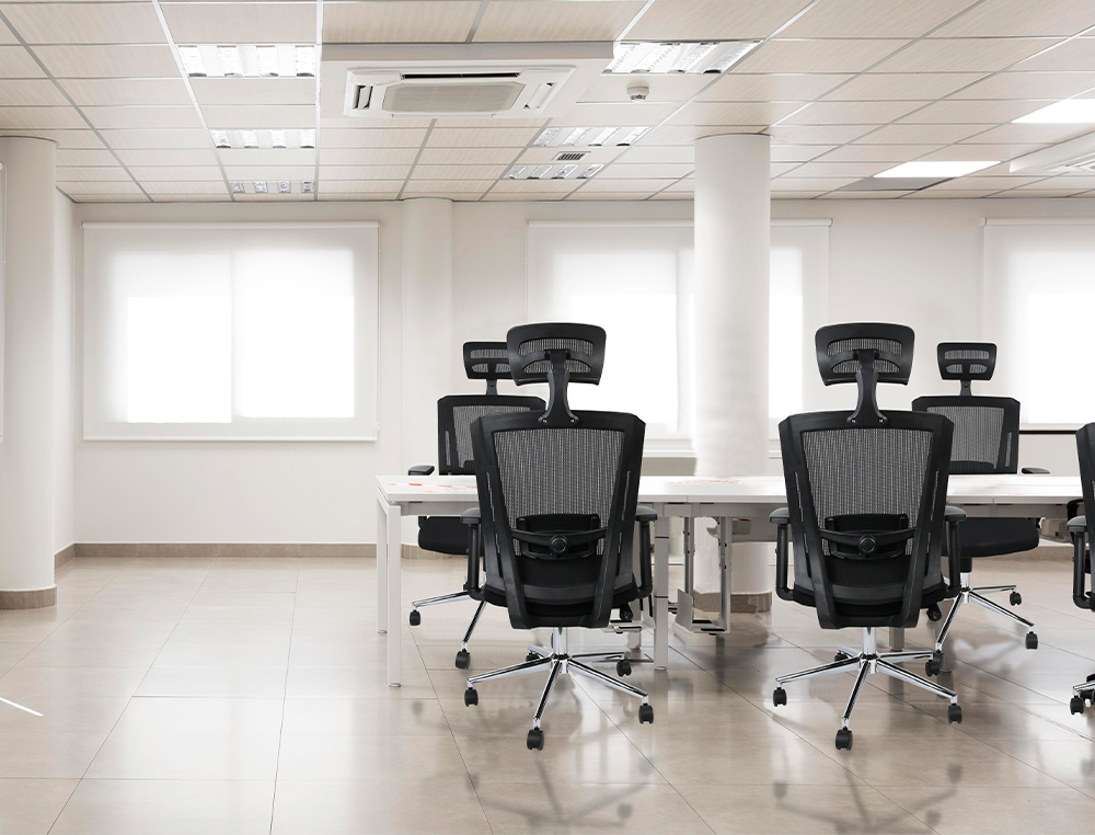 CADEIRA DE DIRECAO Q-CONNECT DESIO ERGONOMICA ENCOSTO ALTO E APOIO DE CABECA AJUSTAVEL EM ALTURA 1180+100X630X625 MM COR