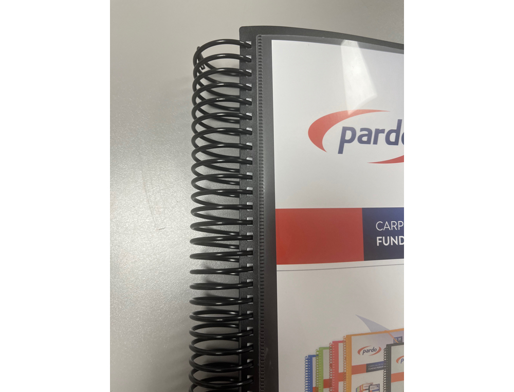 CAPA CATALOGO PARDO COM ESPIRAL 80 BOLSAS FOLIO PERSONALIZAVEL COR PRETO