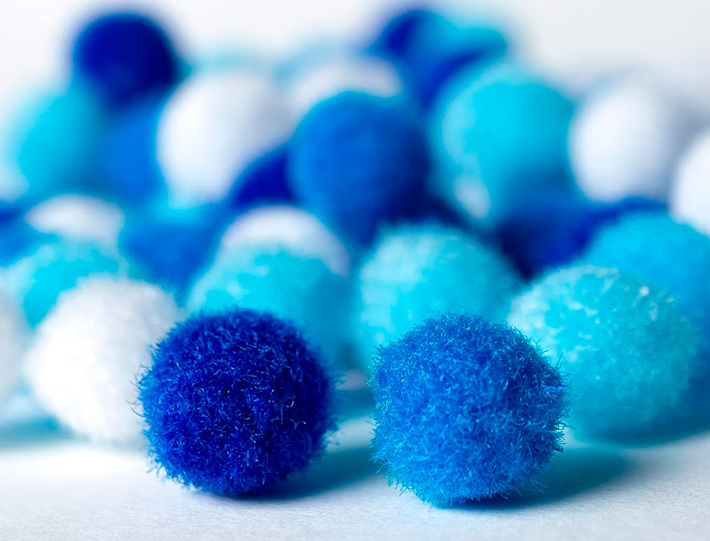 POMPONS DE CORES LIDERPAPEL 1,5 CM TONALIDADES AZUIS BOLSA COM 80 UNIDADES