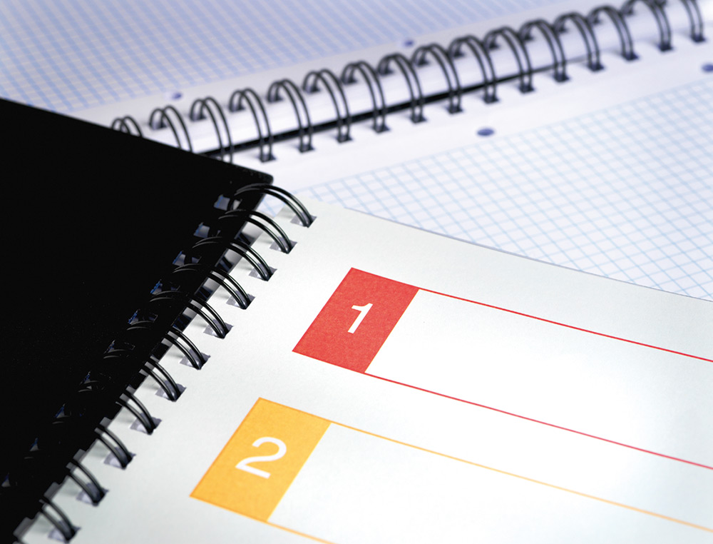 CADERNO ESPIRAL LIDERPAPEL A5 MICRO EXECUTIVE CAPA PLASTICO 100 F 80 GR QUADRICULA 5MM 5 SEPARADORES COM ELASTICO AZUL