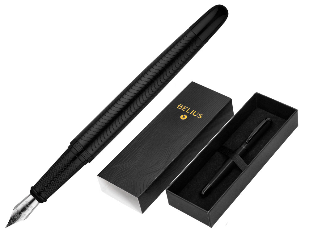 CANETA BELIUS NEPTUNO ALUMINIO TEXTURA WAVY COR PRETO TINTA AZUL CAIXA DE DESIGN